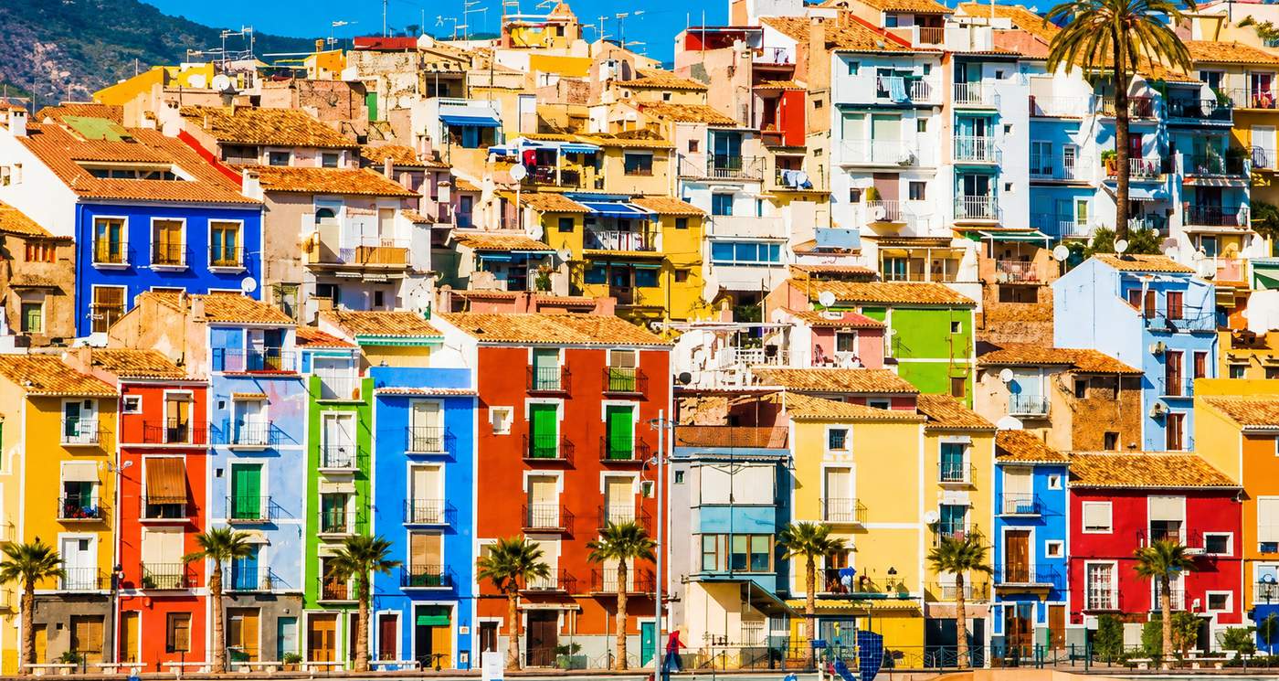 Casas de colores del Casco Antiguo de La Vila Joiosa, una postal reconocible de la Costa Blanca